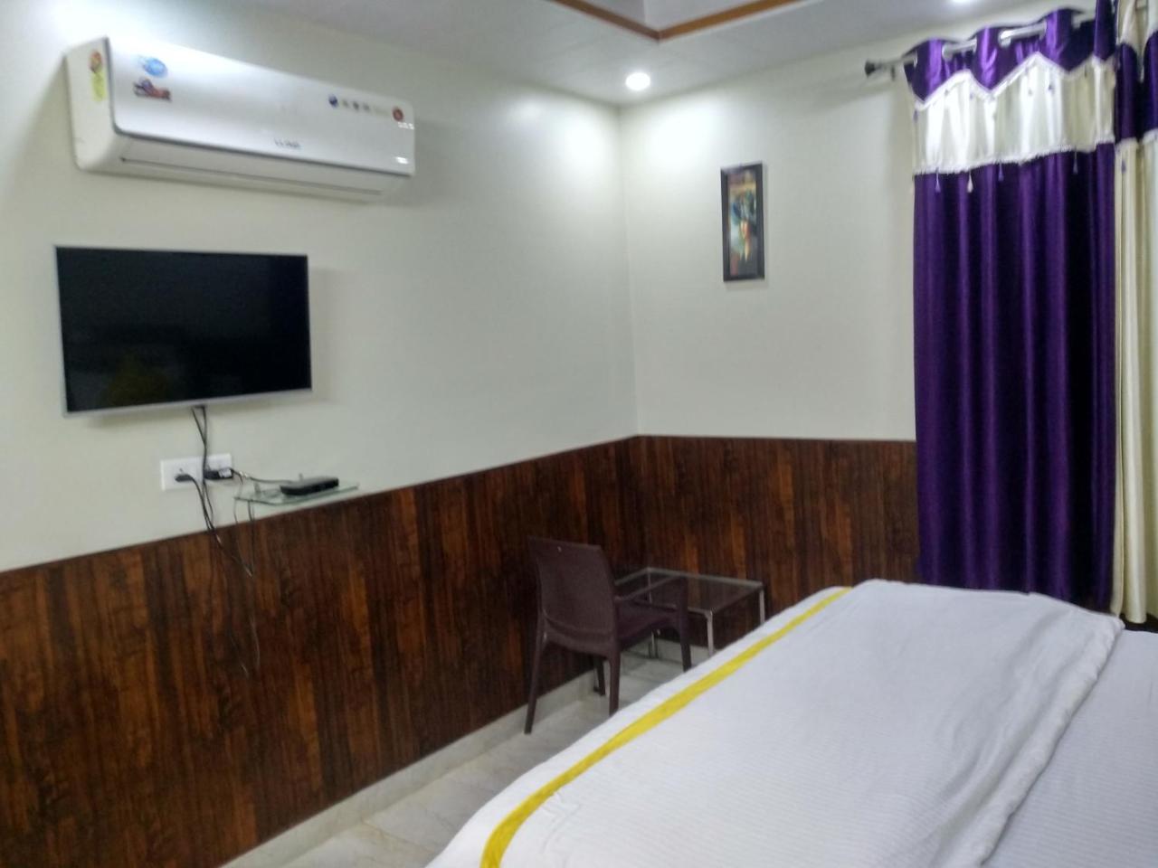 Hotel Rb Palace Dhaulpur Kültér fotó