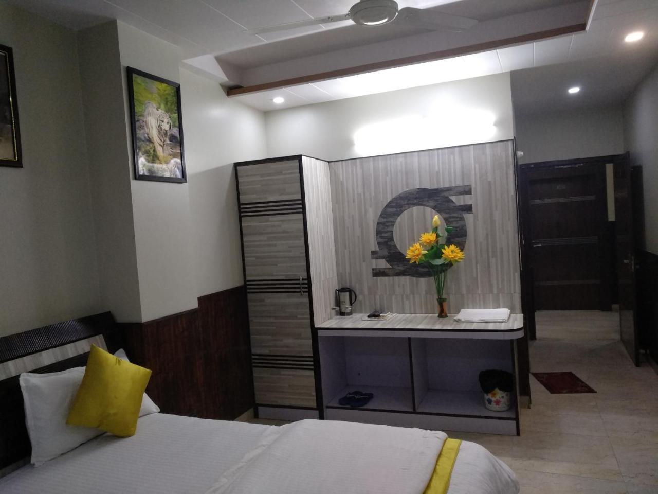 Hotel Rb Palace Dhaulpur Kültér fotó