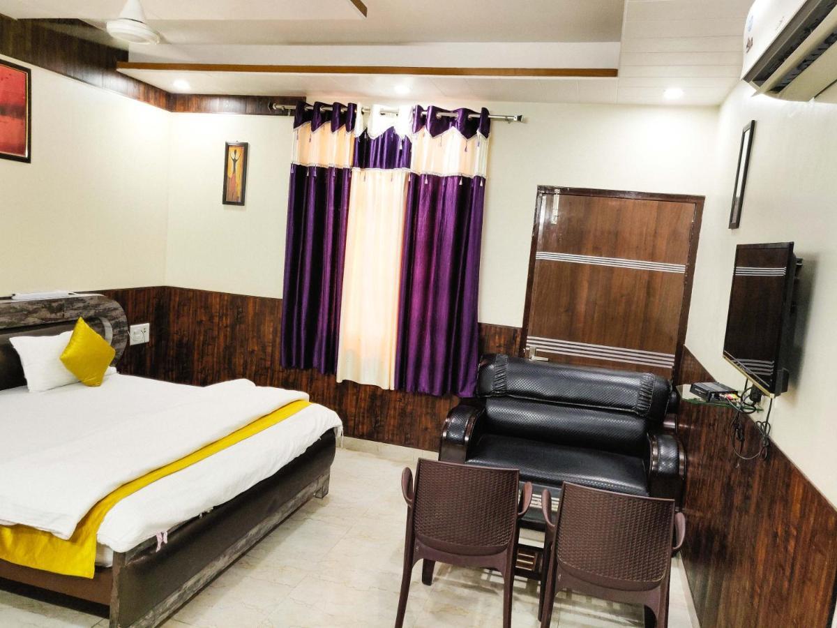 Hotel Rb Palace Dhaulpur Kültér fotó