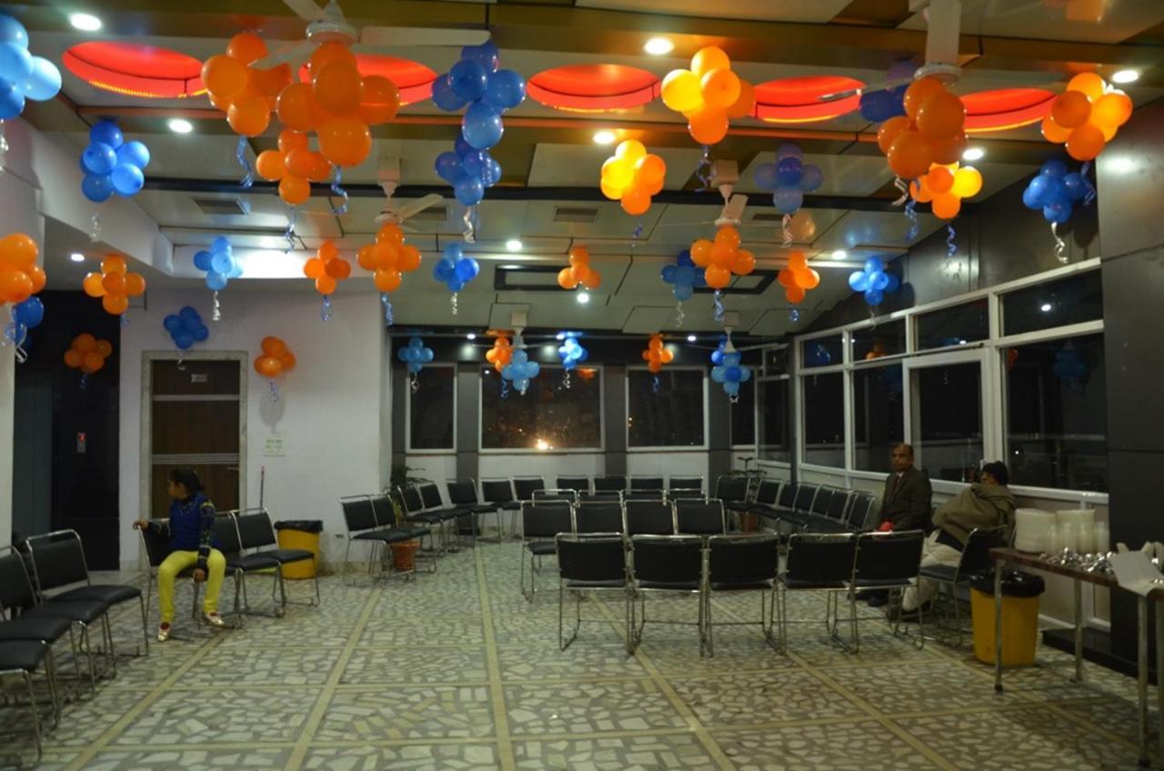 Hotel Rb Palace Dhaulpur Kültér fotó