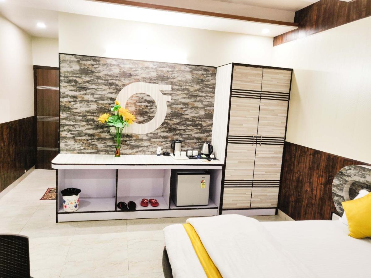 Hotel Rb Palace Dhaulpur Kültér fotó